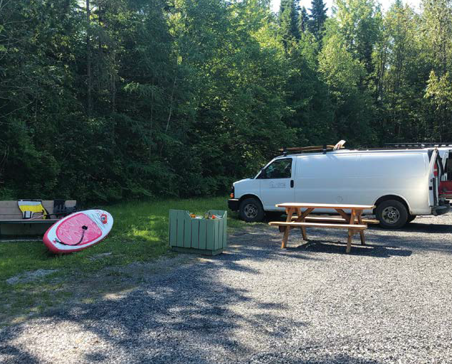 Les adeptes de la vanlife apprécieront sûrement avoir un endroit dédié où s’arrêter. - Camping Caravaning Les adeptes de la vanlife apprécieront sûrement avoir un endroit dédié où s’arrêter. - Camping Caravaning