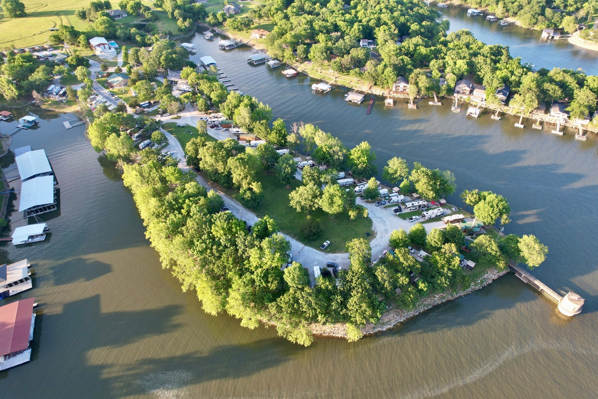 Water’s Edge RV - Magazine Camping Caravaning