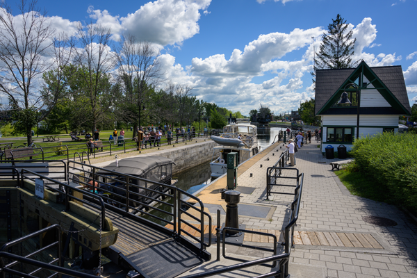 Parc des Éclusiers, Saint-Jean-sur-Richelieu: on peut s'amuser à observer le travail incessant des écluses. - Camping Caravaning Parc des Éclusiers, Saint-Jean-sur-Richelieu: on peut s'amuser à observer le travail incessant des écluses. - Camping Caravaning