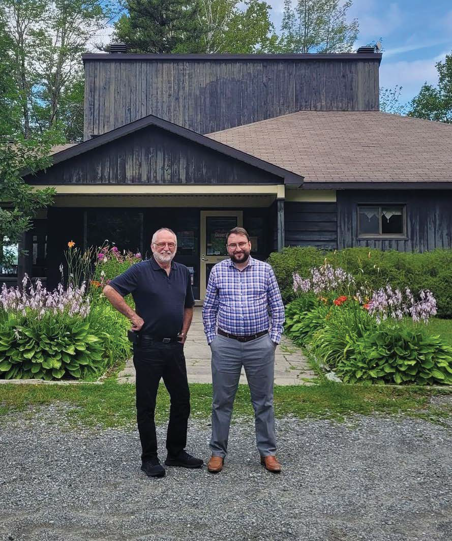 Denis Lalumière, ancien maire de Stratford et président de la Société de gestion du Parc du Lac-Aylmer, en compagnie de Francis Larivière, coordonnateur au développement de la municipalité. - Camping Caravaning Denis Lalumière, ancien maire de Stratford et président de la Société de gestion du Parc du Lac-Aylmer, en compagnie de Francis Larivière, coordonnateur au développement de la municipalité. - Camping Caravaning