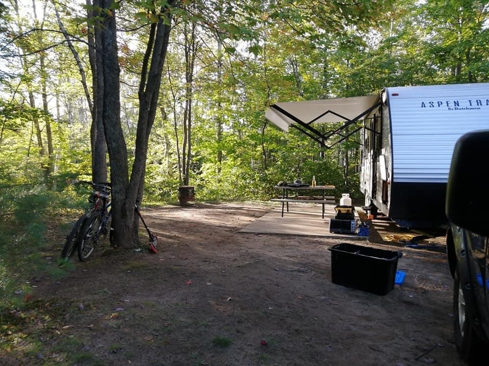 Les exploitants ont veillé à maintenir l’équilibre entre les zones calmes et les sections plus animées. - Camping Caravaning Les exploitants ont veillé à maintenir l’équilibre entre les zones calmes et les sections plus animées. - Camping Caravaning