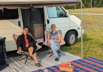 Des femmes en VR - Camping Caravaning