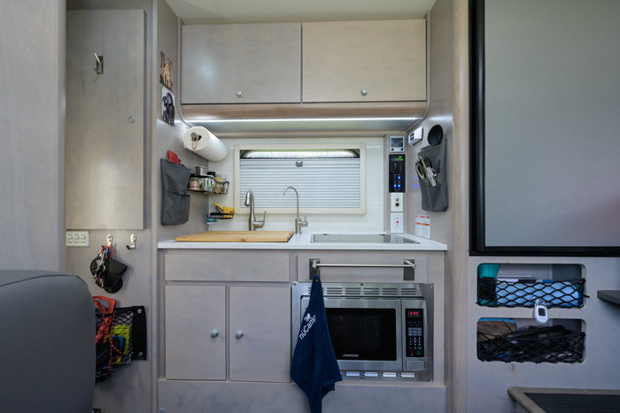 La cuisine de la caravane est très bien équipée. - Magazine Camping Caravaning