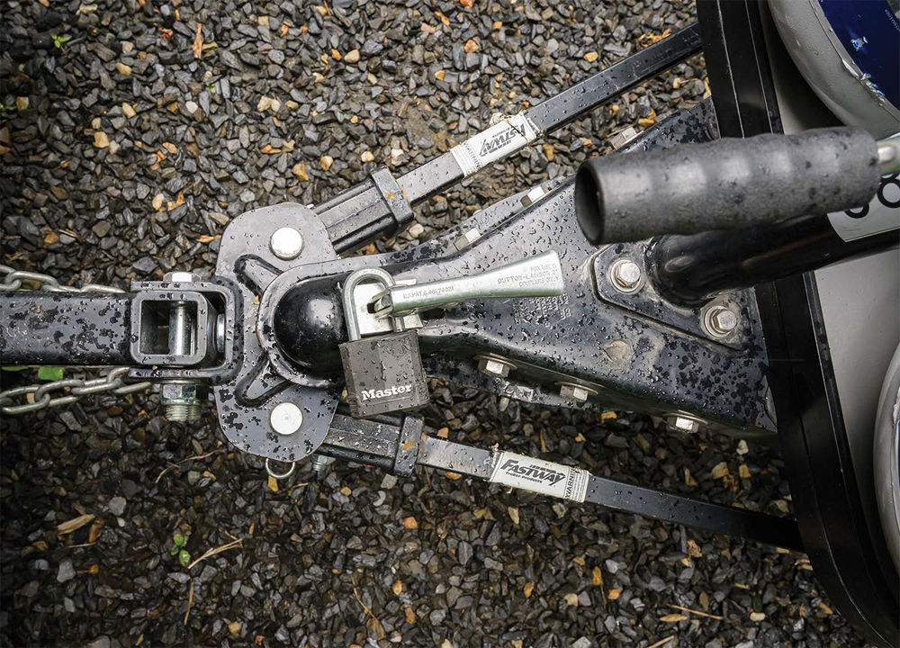 Un simple cadenas sur la main de la caravane est vraiment un minimum. C'est mieux que rien, mais on devrait viser un niveau de sécurité supérieur. - Camping Caravaning Un simple cadenas sur la main de la caravane est vraiment un minimum. C'est mieux que rien, mais on devrait viser un niveau de sécurité supérieur. - Camping Caravaning