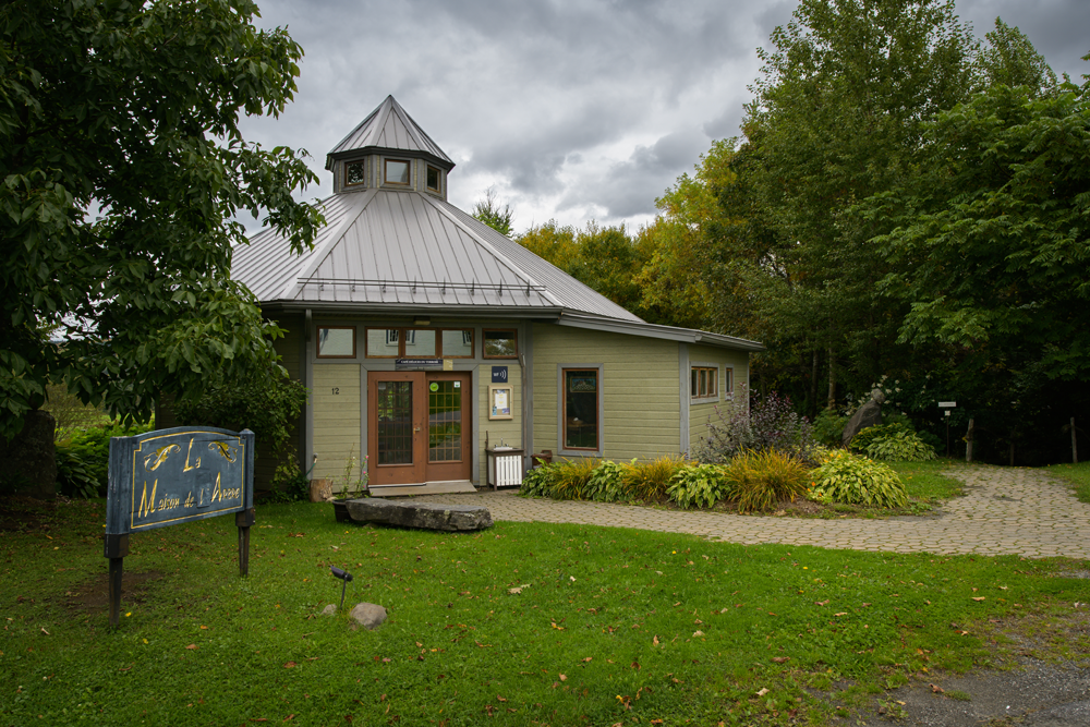 La Maison de l’arbre, à Saint-Venant-de-Paquette - Camping Caravaning