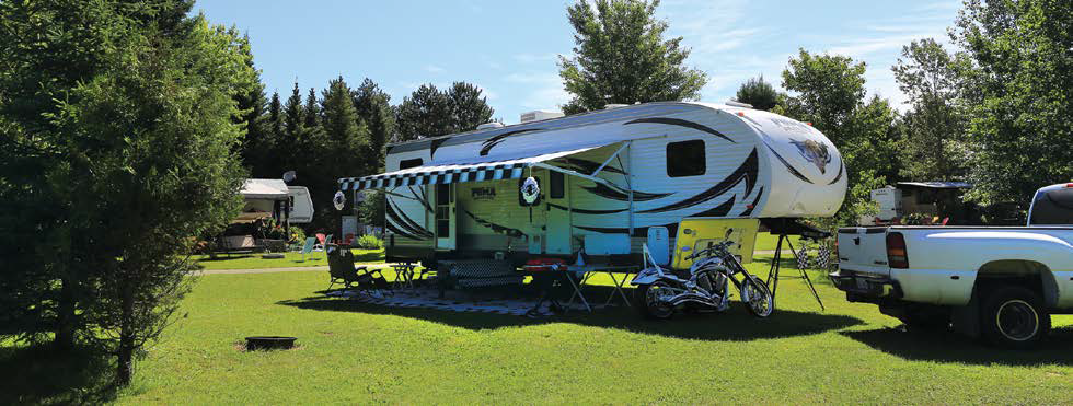 Le camping compte près de 160 emplacements, dont certains ensoleillés. - Camping Caravaning Le camping compte près de 160 emplacements, dont certains ensoleillés. - Camping Caravaning